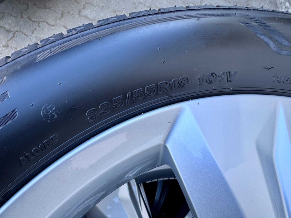 Alufelgi AUDI Q5 S-Line (80A FY) Oryginalne 19 Letnie NOWE OPONY 2023