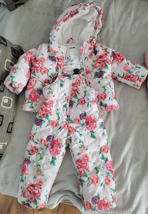 Безкоштовно віддам зимовий комбінезон і черевики на дівчинку 1,5 - 2 р