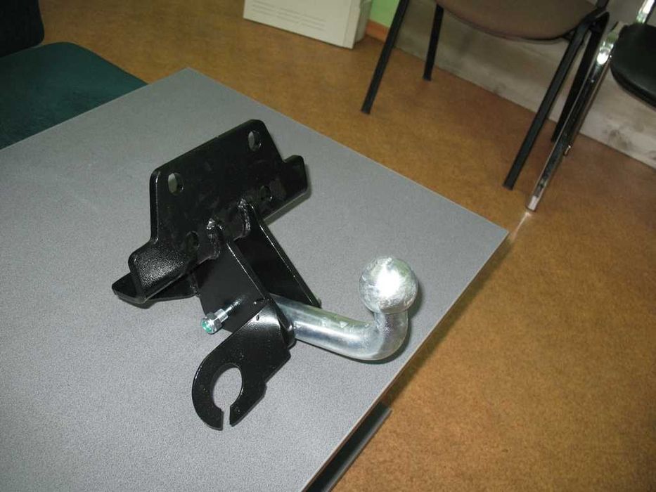 Штатный фаркоп для Toyota в наличии, обычный крюк и вставка