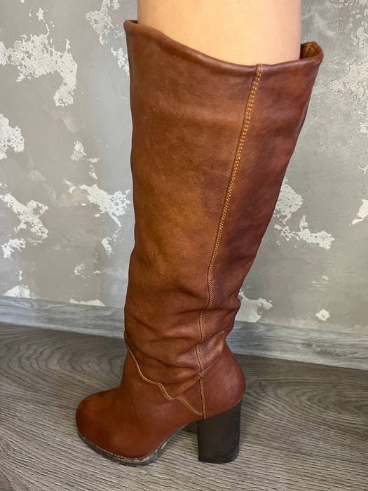 Стильные кожаные сапоги на каблуке натуральная кожа