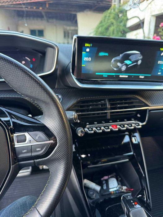 Peugeot e2008 GT branco