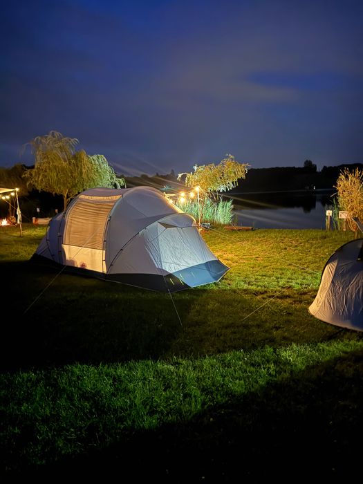 Domki nad jeziorem* Prywatna plaża * Pole namiotowe* Camping*