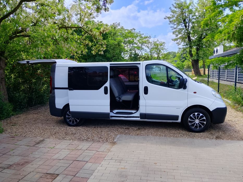Opel vivaro long,hak, navi kamera klima 6 miejsc 2.0 diesel 115 koni