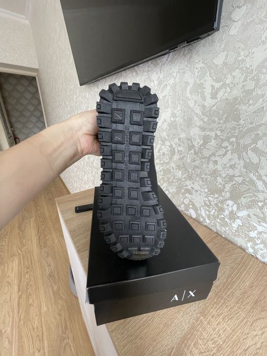 Кросівки жіночі фірми Armani Exchange