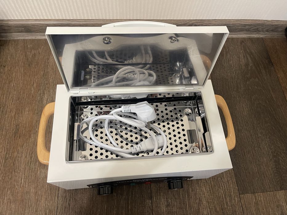 Сухожаровой шкаф для стерилизации и хранения инструментов