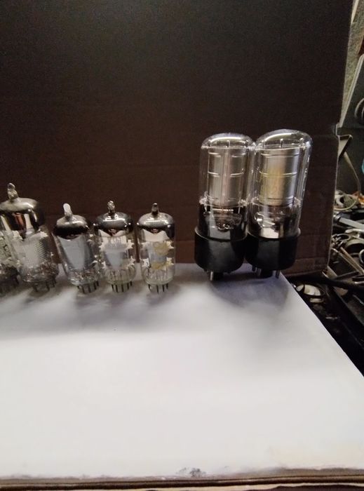 Lampy do różnych starych urządzeń elektronicznych