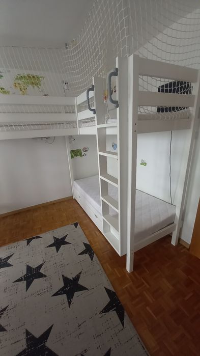 Łóżko piętrowe trzyosobowe