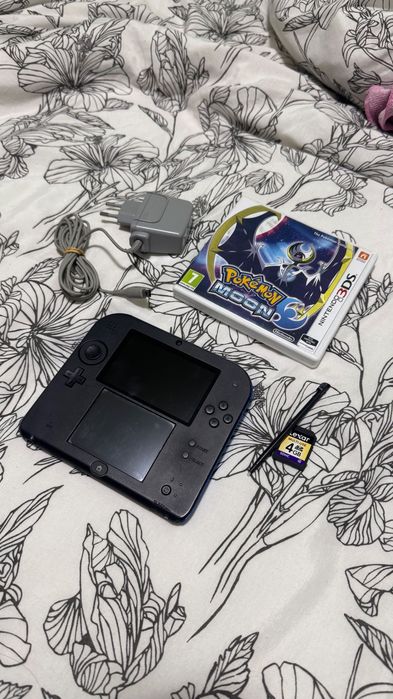 Nintendo 2DS + Pokémon Moon