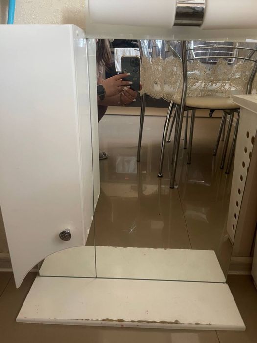 Тумба з дзеркалом для ванної кімнати