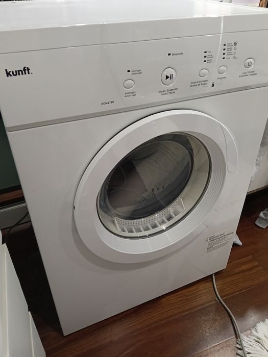 Máquina de secar roupa