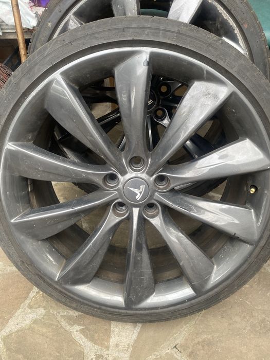 Диски r21 5*120 на Tesla S