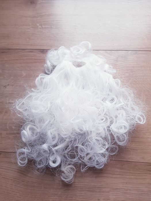 Nowa broda Świętego Mikołaja marki Dealz