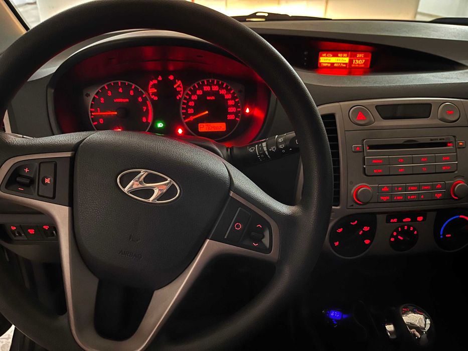 Hyundai i20 1.4 a gasolina, automático, de 2010, com 132.982 km
