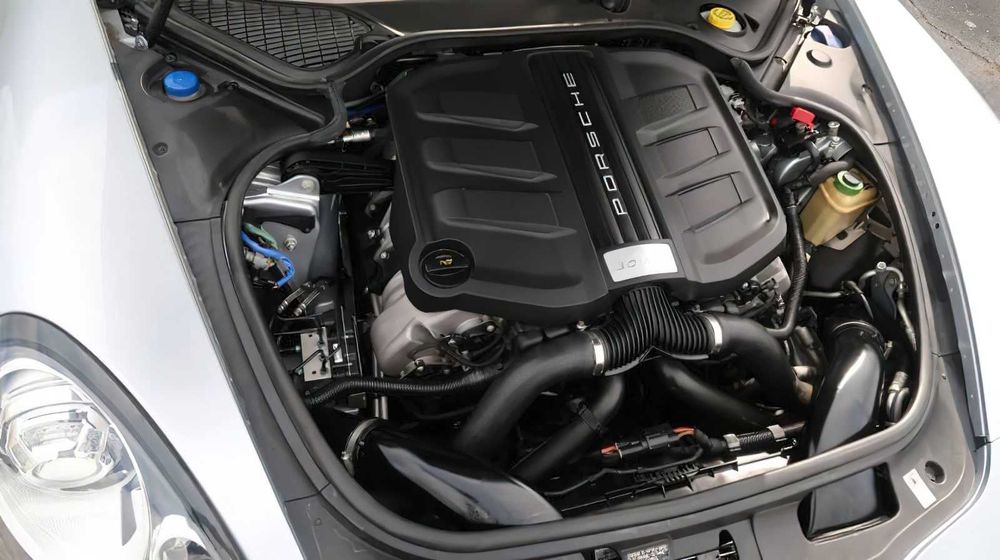 Porsche Panamera 4S      2015