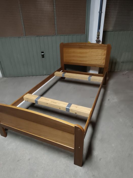 Cama solteiro em estado como novo