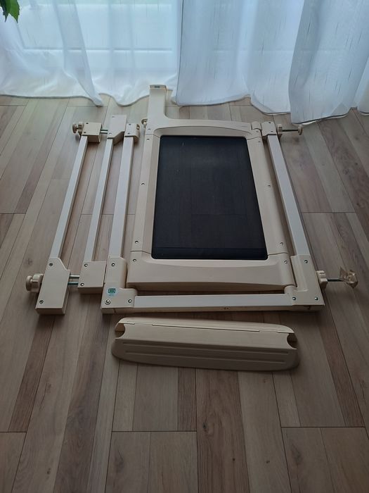 Bramka zabezpieczająca schody przed dziećmi