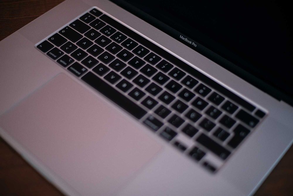 MacBook Pro 16" A2141 Touch - 2019 (i7 2.6/16GB/SSD/Radeon Pro 5300M)