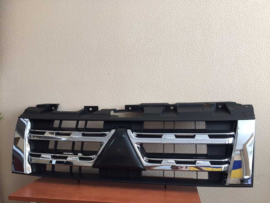 Решетка радиатора Mitsubishi Pajero Wagon 4 паджеро вагон