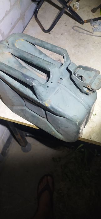 Продам канистры 5,10,20