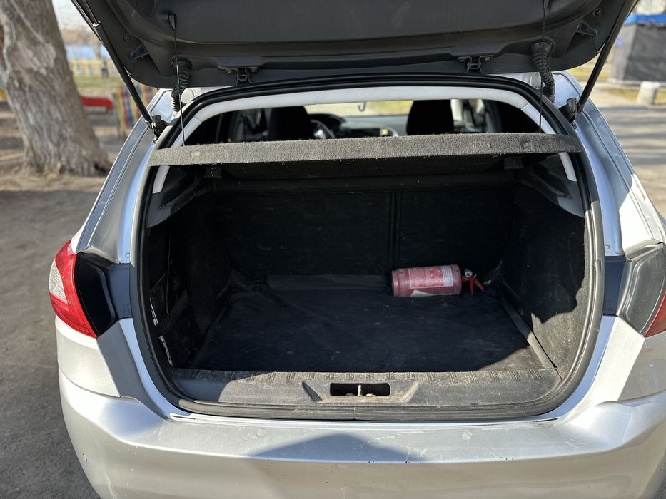 Peugeot 308   2016  1.6 дизель