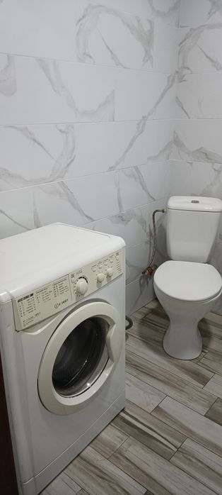 Метро Чернігівська 8хв, вул.Новаторів 9.