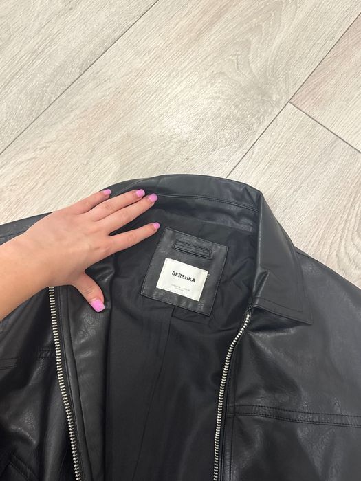 Шкіряна куртка від Bershka