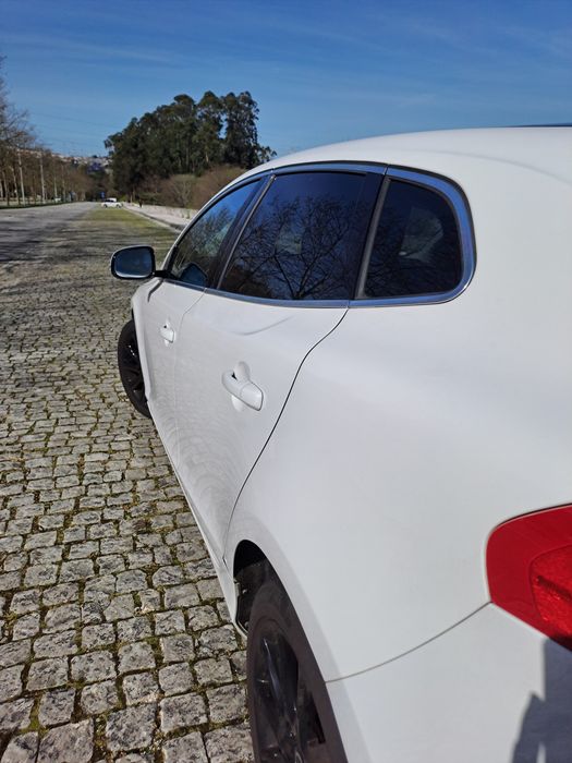 Venda volvo v40 D2 spor 1.6 diesel  7.750€ Porto
