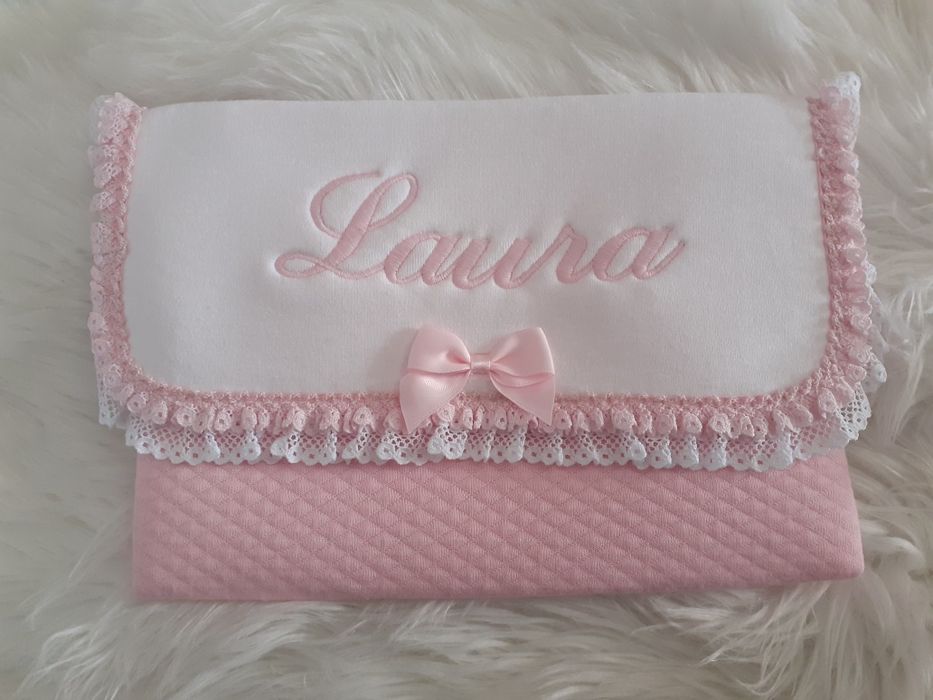 Conjunto bordado com o nome