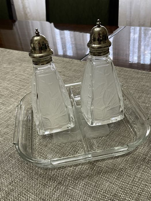 Salt and Pepper Set with Plate64550903240578121