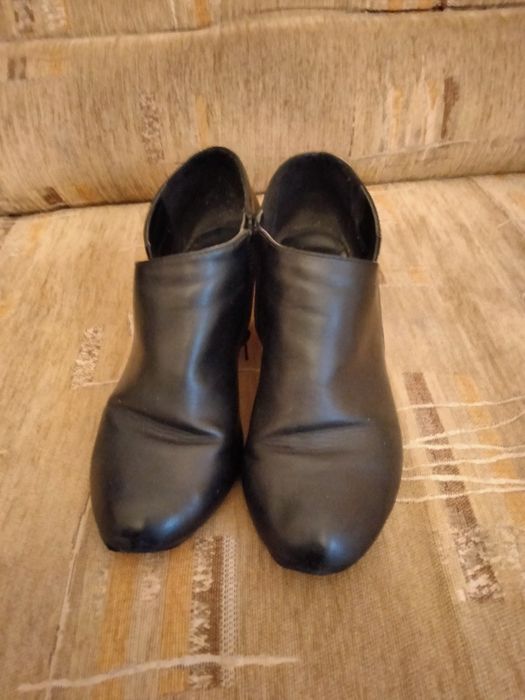 Buty damskie na obcasie