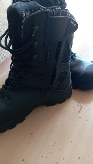 Чоловічі берци розмір 39.