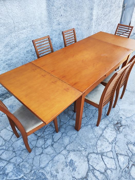 Mesa Extensível em Madeira Maciça + 6 Cadeiras