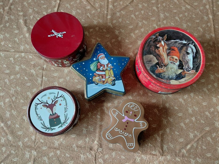 Conjunto de caixas em lata com motivos de Natal