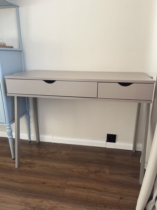 Biurko z dwoma szufladami