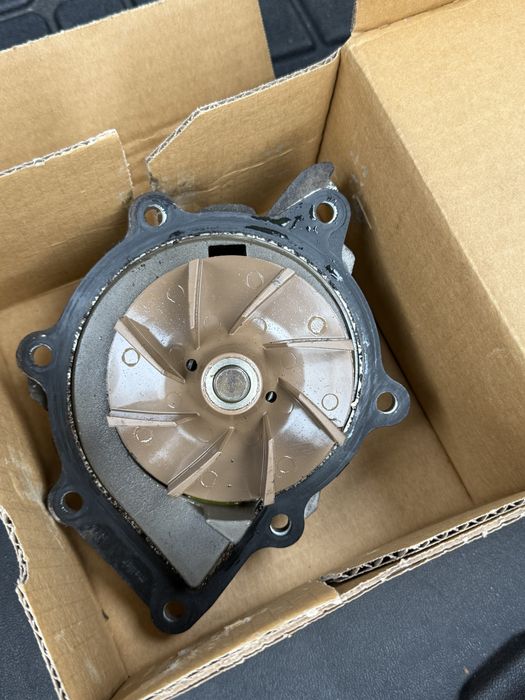 Помпа водяна Ford Mondeo 5 2.0D