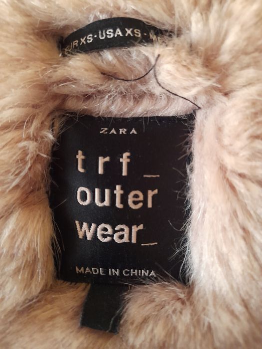 Парка зимова ,темно зеленого кольору.На розмір s або M