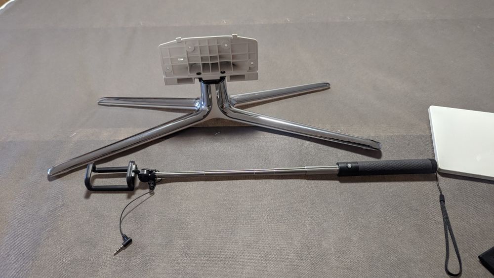 Подставка для монитора или телевизора + селфи-палка в подарок