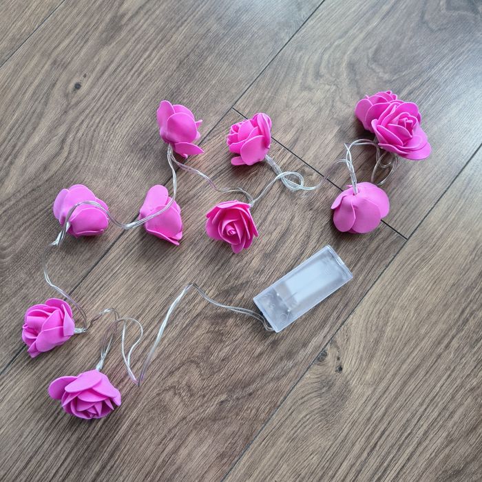Różowe róże lampki na baterie