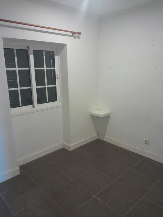 Vende-se T2 na pontinha