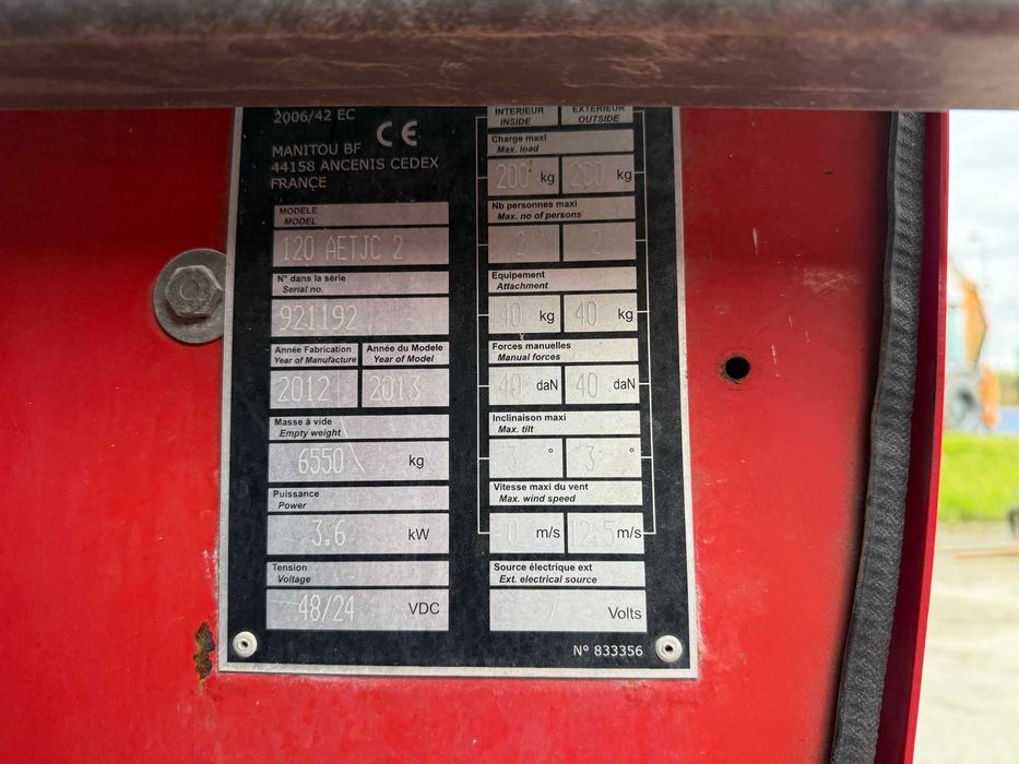 PLATAFORMA ARTICULADA MANITOU