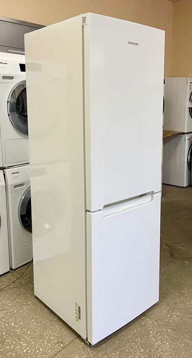 Холодильник Samsung