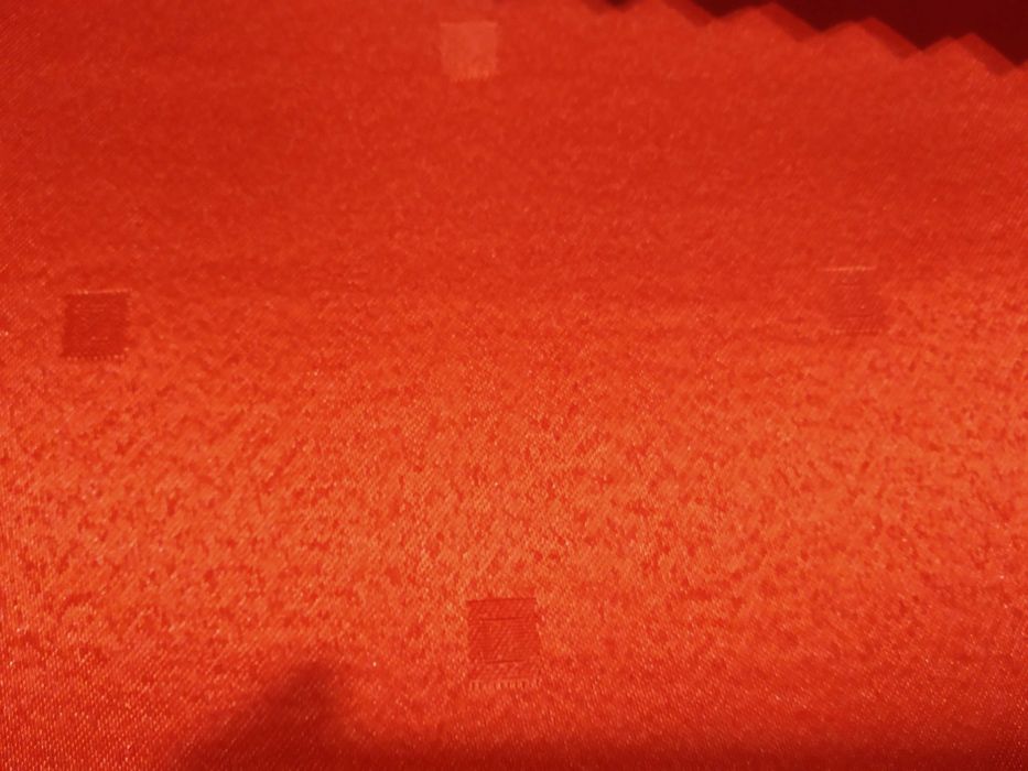 Nowy czerwony obrus plamoodporny 120x200