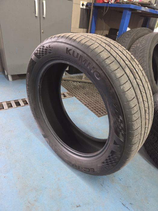 Opony letnie Kumho Ecsta 235/50 R19 Komplet 4 sztuki.