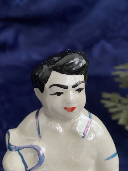 Єреванський фарфоровий винтаж Хлопчик з мʼячем юнный футболист