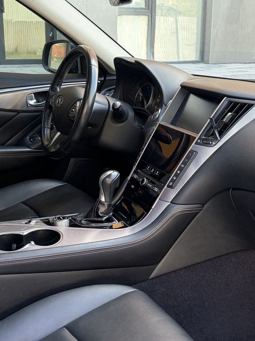 Продаю Infiniti Q50