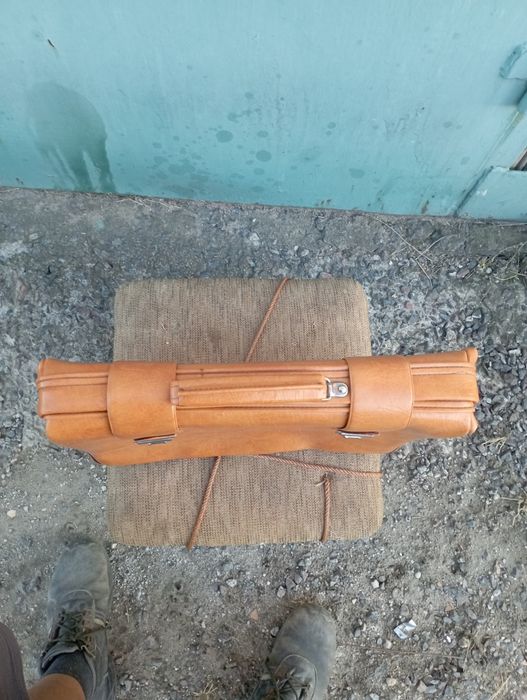 Продаю кожаний портфель для бизнеса документів в хорошем состояние.