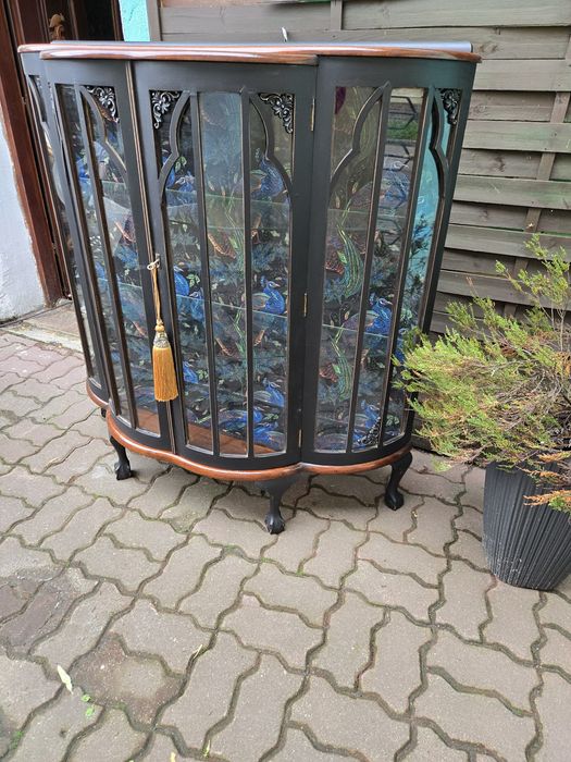 Piękny zgrabny mebel