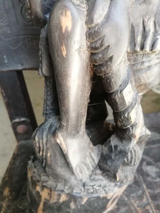 estatueta grande antiga em madeira , artesanal , ver fotos
