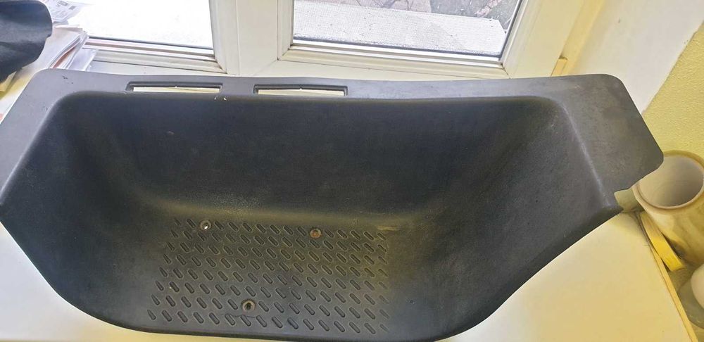 Подножка передняя правая (порог) Renault Mascott 8200225291