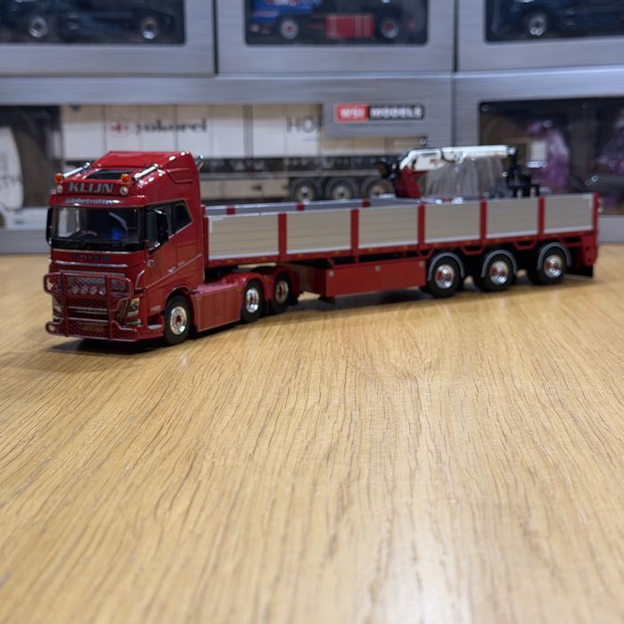 Model 1:50 WSI Volvo FH4 Glob 6x2 + naczepa